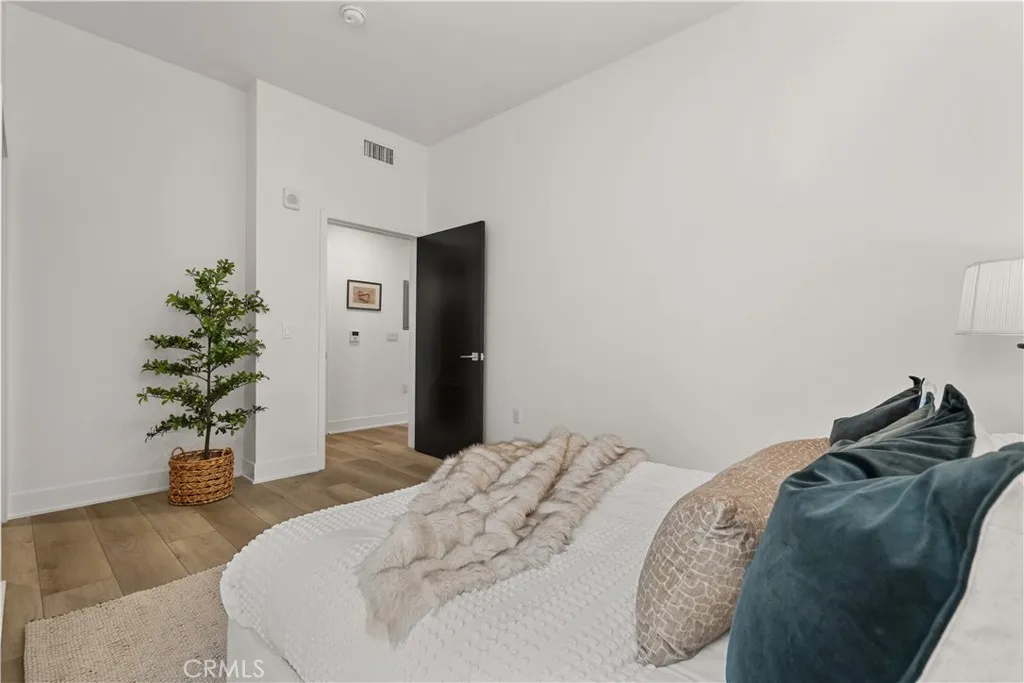 178 S Euclid 105, Pasadena, California 91101 home-pic-26