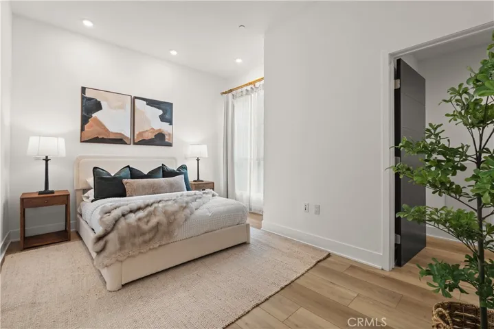 178 S Euclid 105, Pasadena, California 91101