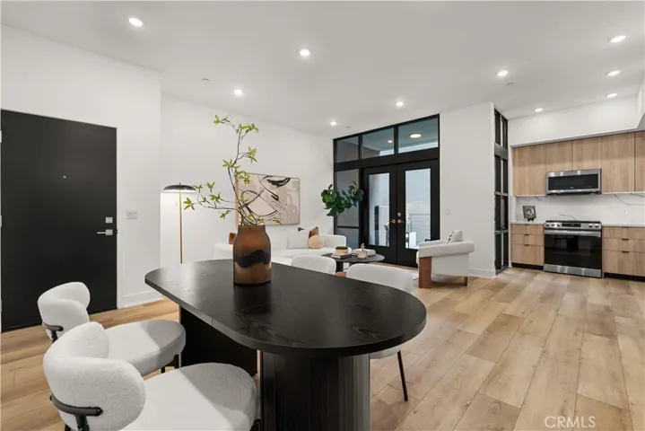 178 S Euclid 105, Pasadena, California 91101