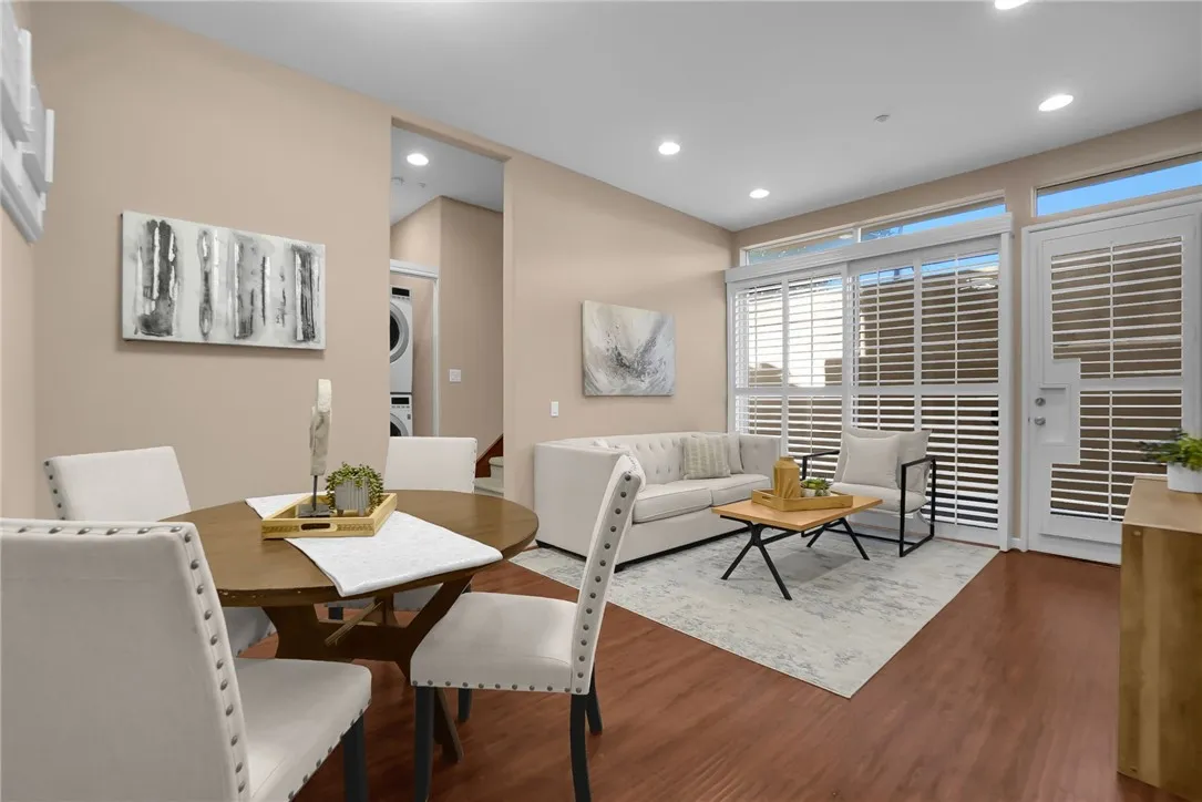 53 N Oak Avenue 5, Pasadena, California 91107 home-pic-11