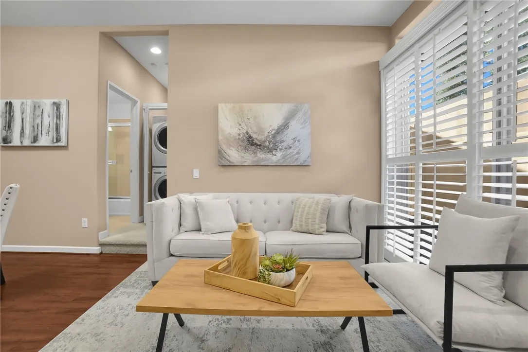 53 N Oak Avenue 5, Pasadena, California 91107 home-pic-4