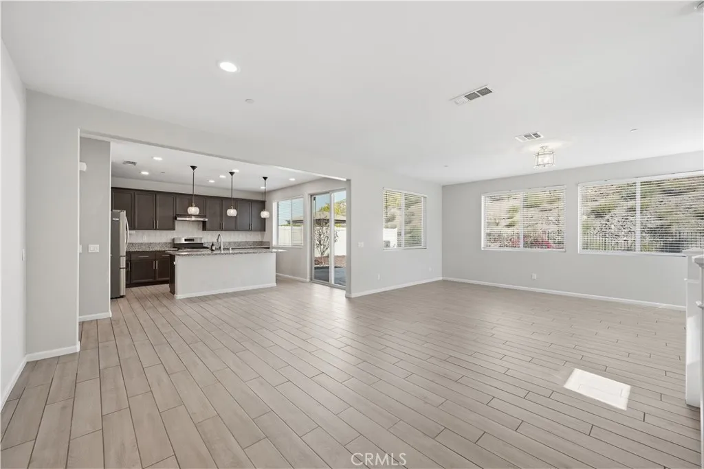 24526 Snapdragon Way, Lake Elsinore, California 92532 home-pic-4