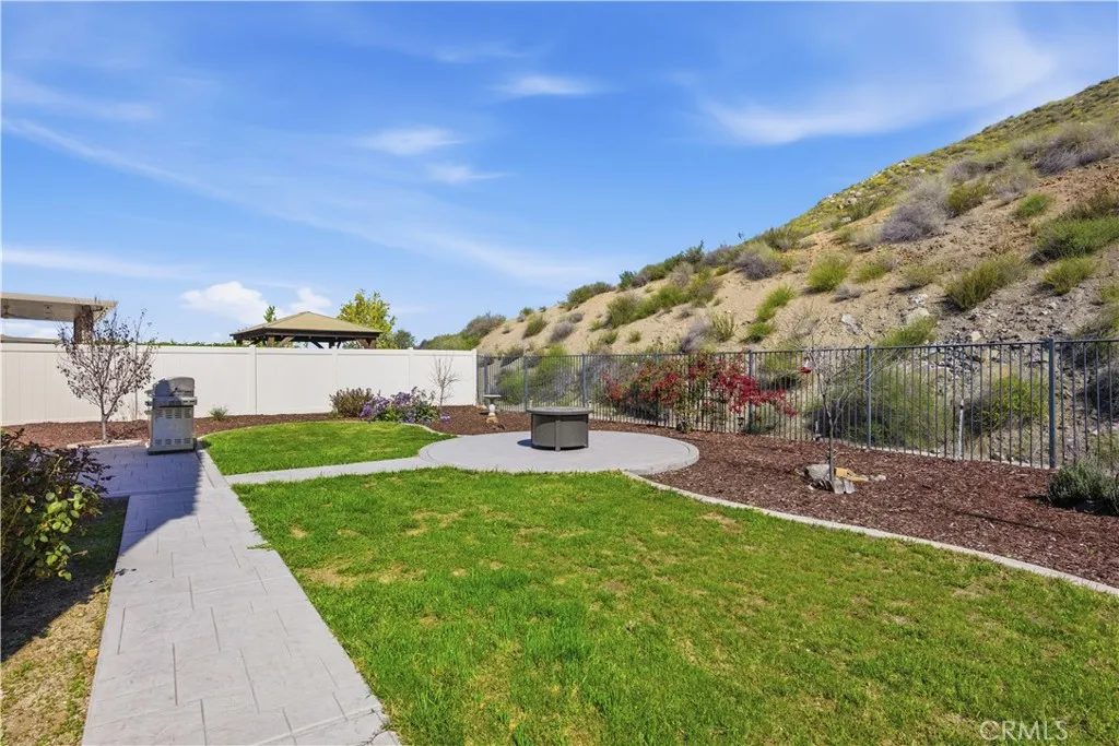24526 Snapdragon Way, Lake Elsinore, California 92532 home-pic-13