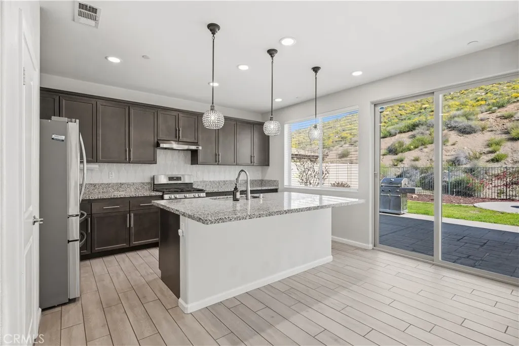 24526 Snapdragon Way, Lake Elsinore, California 92532 home-pic-9