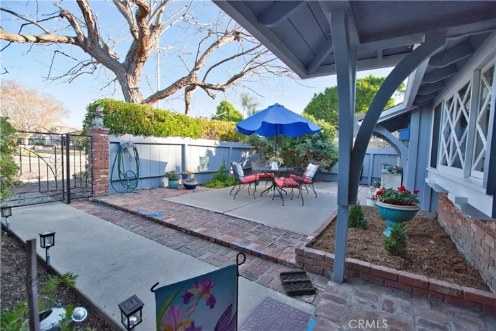 This is a pleasant and private place to enjoy your morning coffee/tea, lunch, dinner, game of scrabble...
