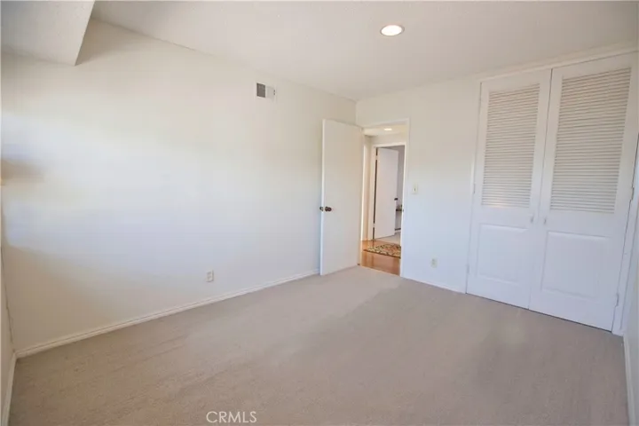 Front bedroom view to the hall