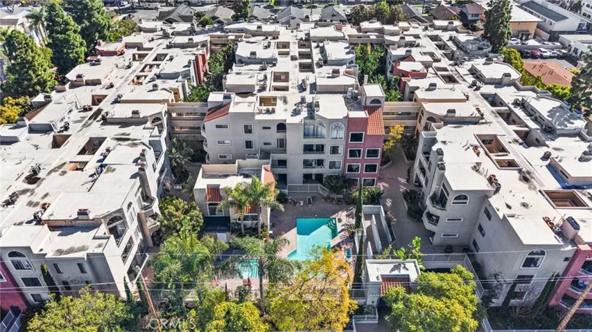 Beautiful community w/ underground parking