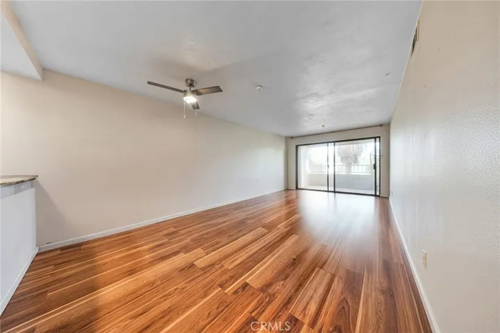 Dining room w/modern, high-quality flooring
