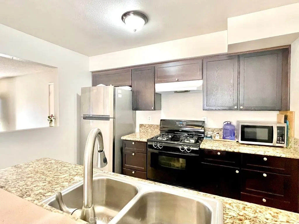 1335 N Elderberry Avenue, Ontario, California 91762 home-pic-10