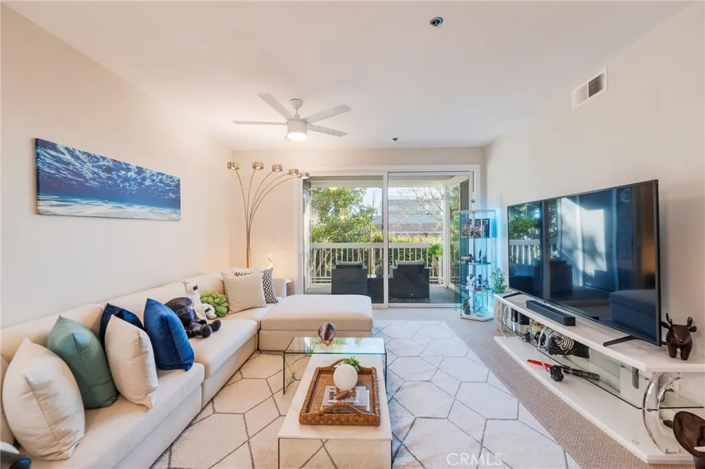 20371 Bluffside Circle 212, Huntington Beach, California 92646 home-pic-17
