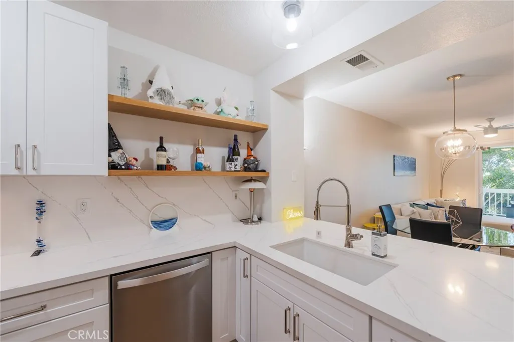 20371 Bluffside Circle 212, Huntington Beach, California 92646 home-pic-5