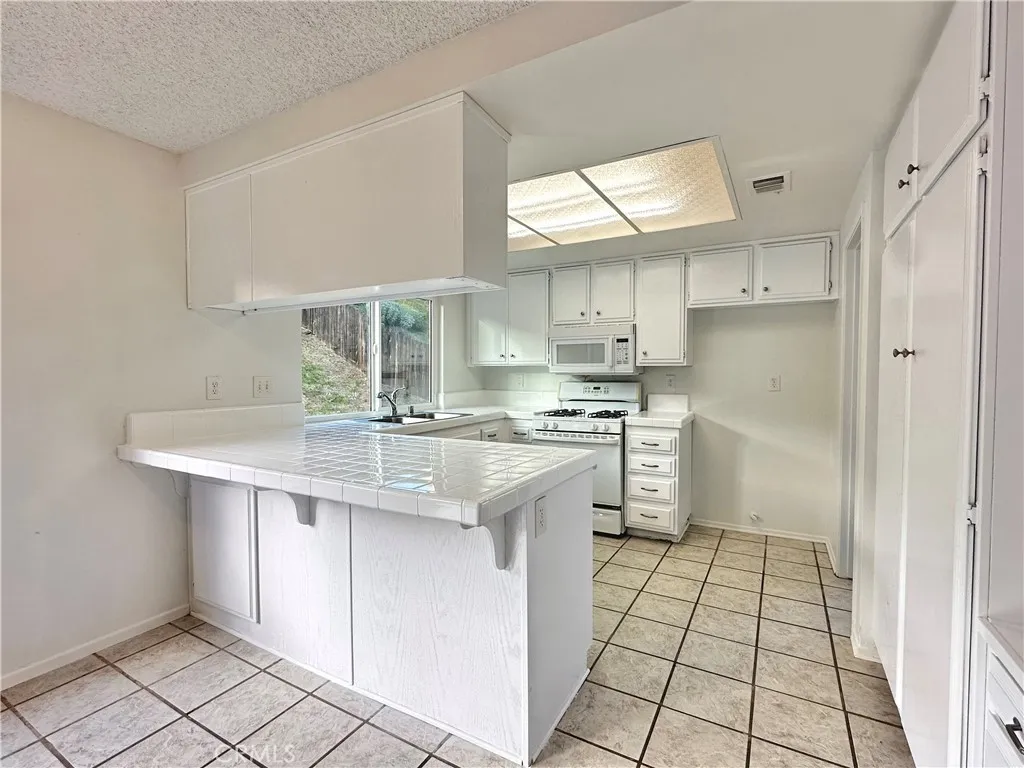 22722 Wild Geranium, Moreno Valley, California 92557 home-pic-3