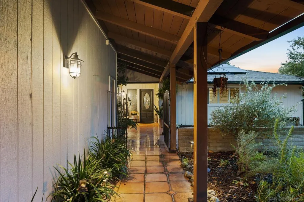 15439 Still Brook Ln, Pauma Valley, California 92061 home-pic-3