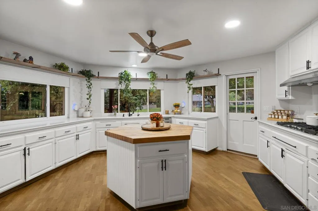 15439 Still Brook Ln, Pauma Valley, California 92061 home-pic-15