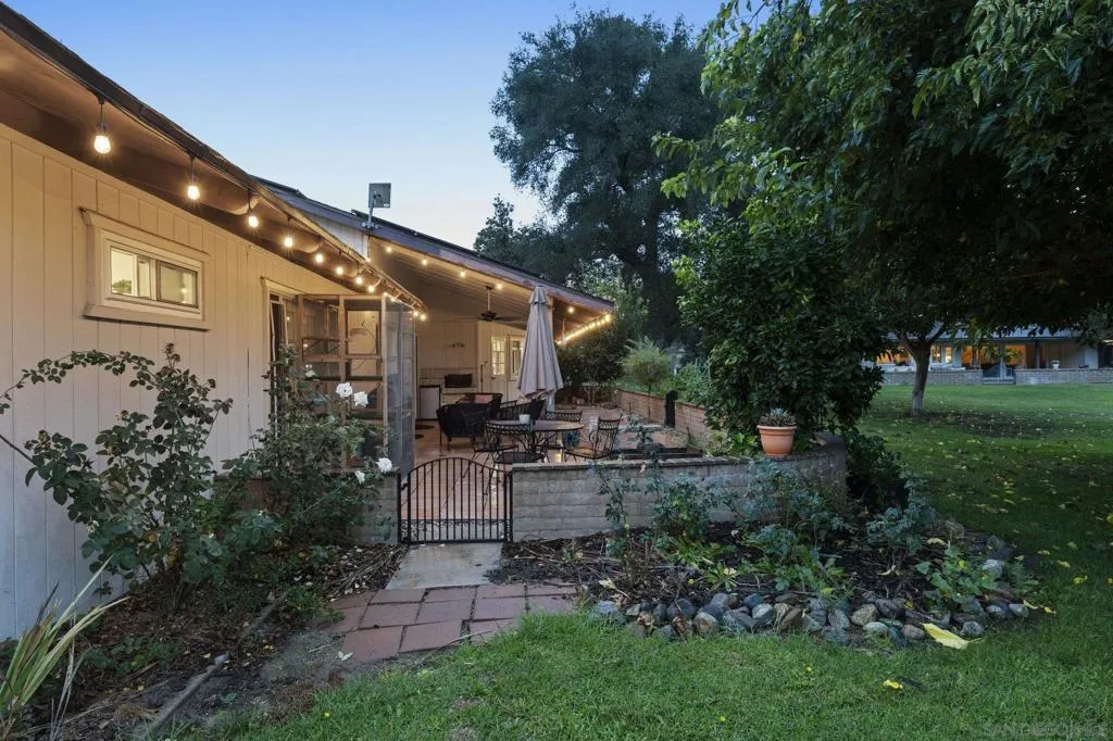 15439 Still Brook Ln, Pauma Valley, California 92061 home-pic-9