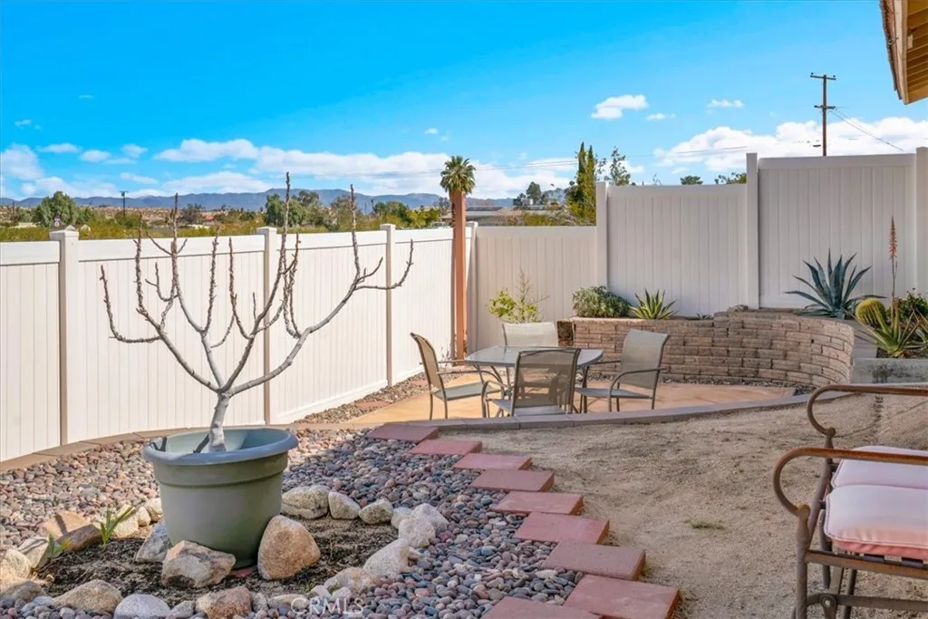 6752 Manzanita Avenue, Twentynine Palms, California 92277 home-pic-28