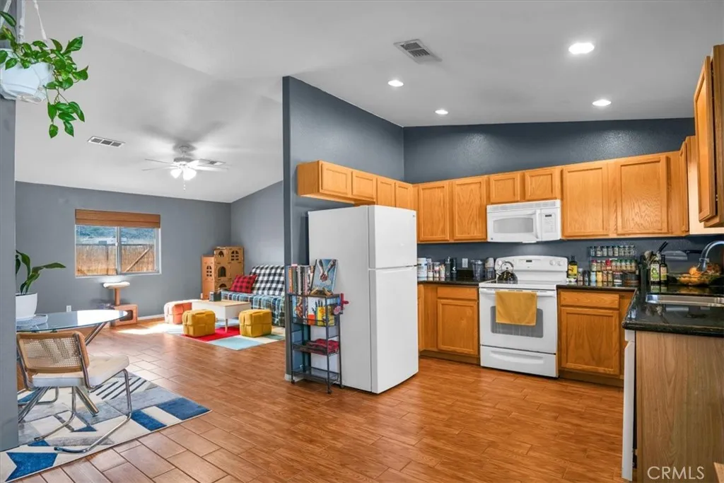 6752 Manzanita Avenue, Twentynine Palms, California 92277 home-pic-12