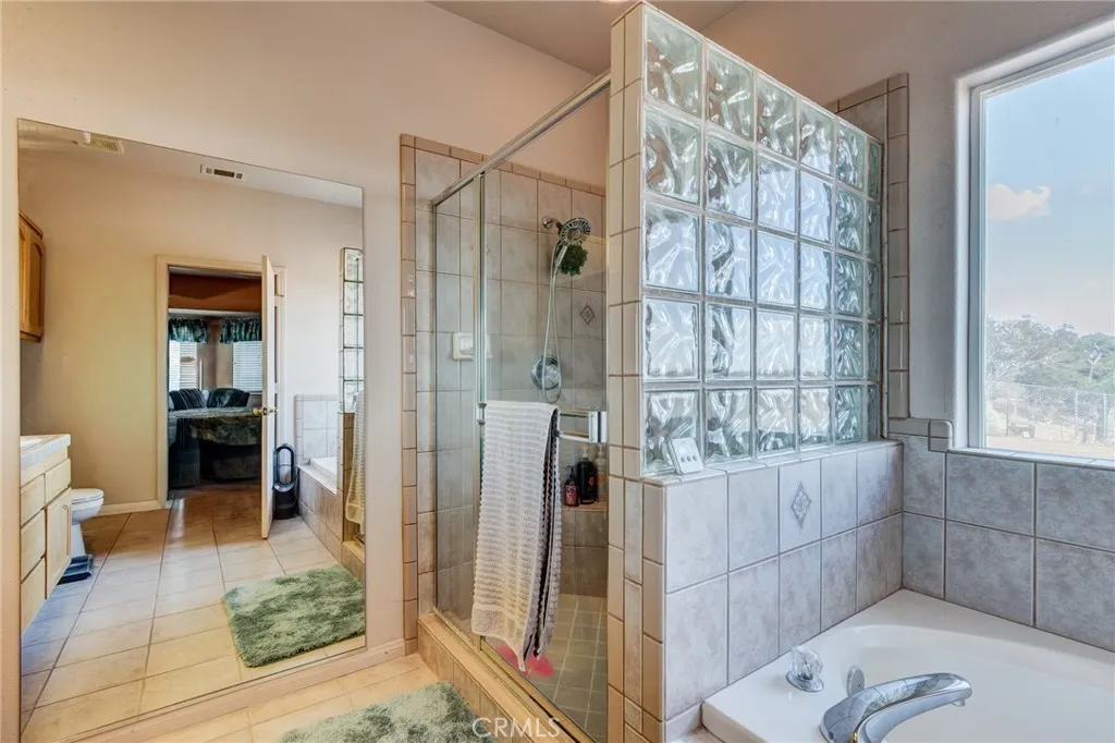 8605 Cantel Court, Oak Hills, California 92344 home-pic-30
