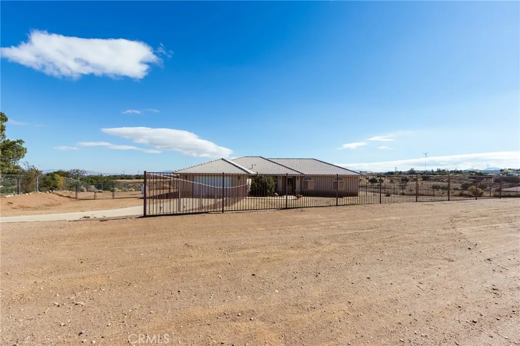 8605 Cantel Court, Oak Hills, California 92344 home-pic-3