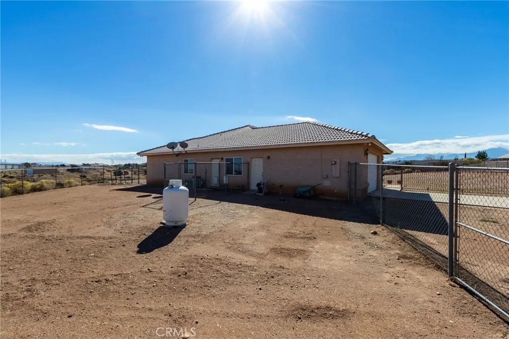 8605 Cantel Court, Oak Hills, California 92344 home-pic-49