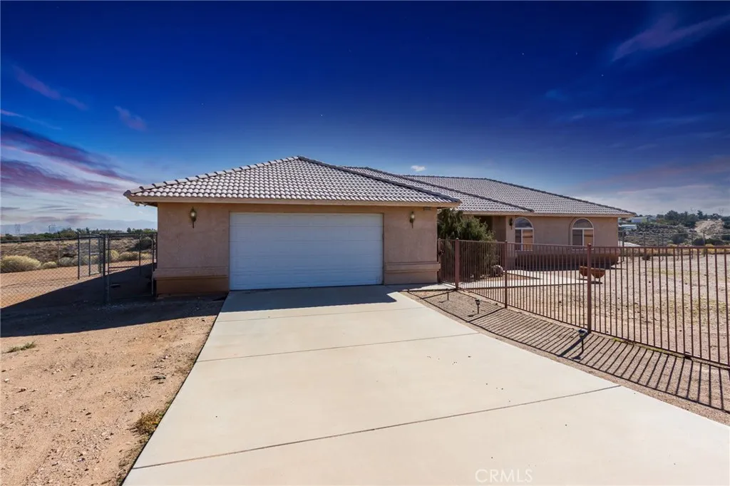 8605 Cantel Court, Oak Hills, California 92344 home-pic-1