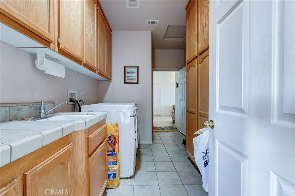 8605 Cantel Court, Oak Hills, California 92344 home-pic-40