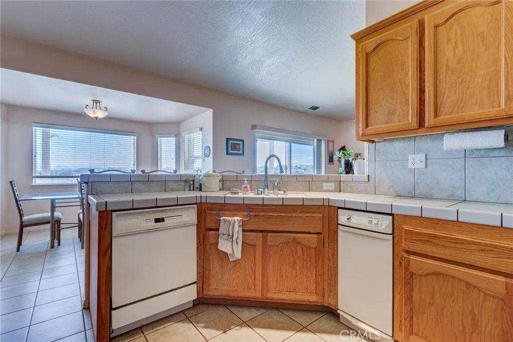 8605 Cantel Court, Oak Hills, California 92344 home-pic-23