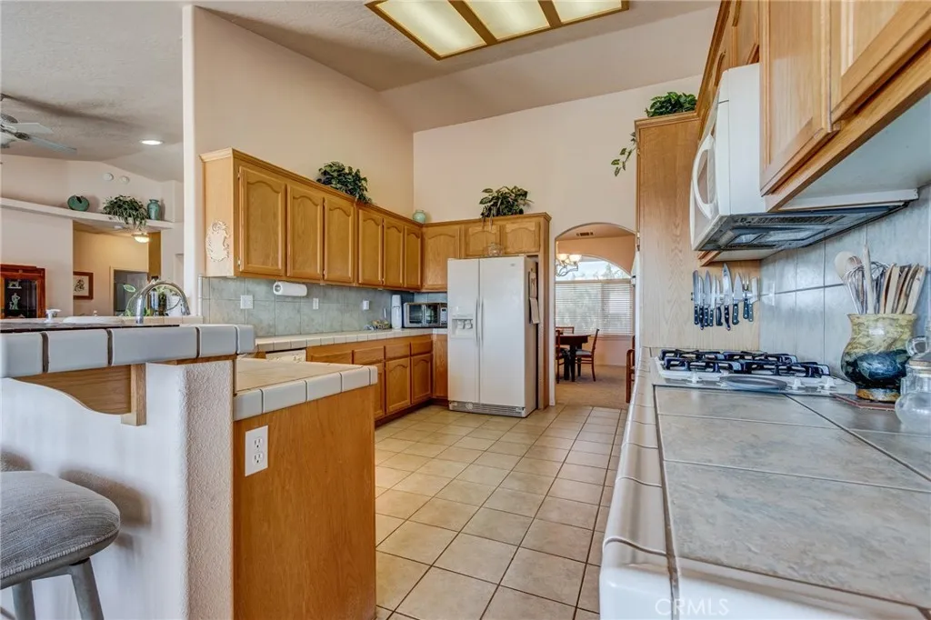 8605 Cantel Court, Oak Hills, California 92344 home-pic-24