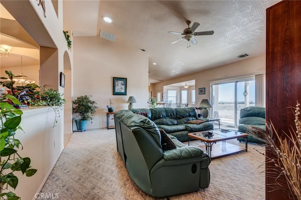 8605 Cantel Court, Oak Hills, California 92344 home-pic-15