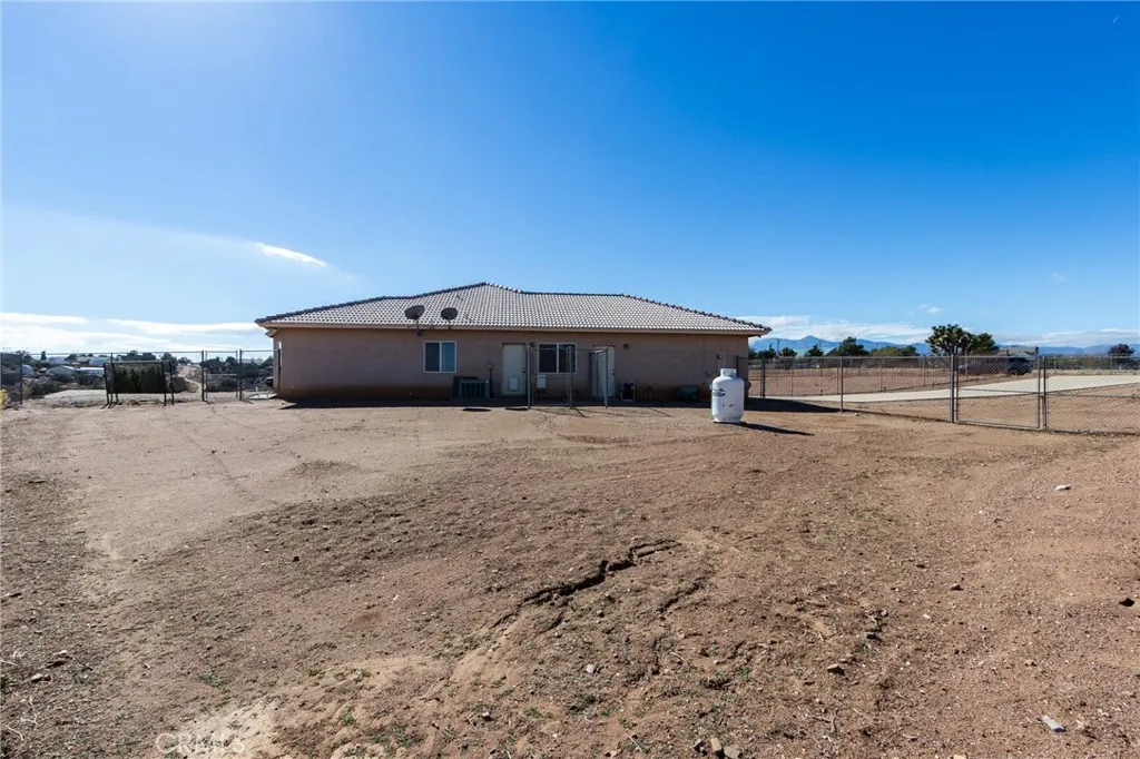 8605 Cantel Court, Oak Hills, California 92344 home-pic-51