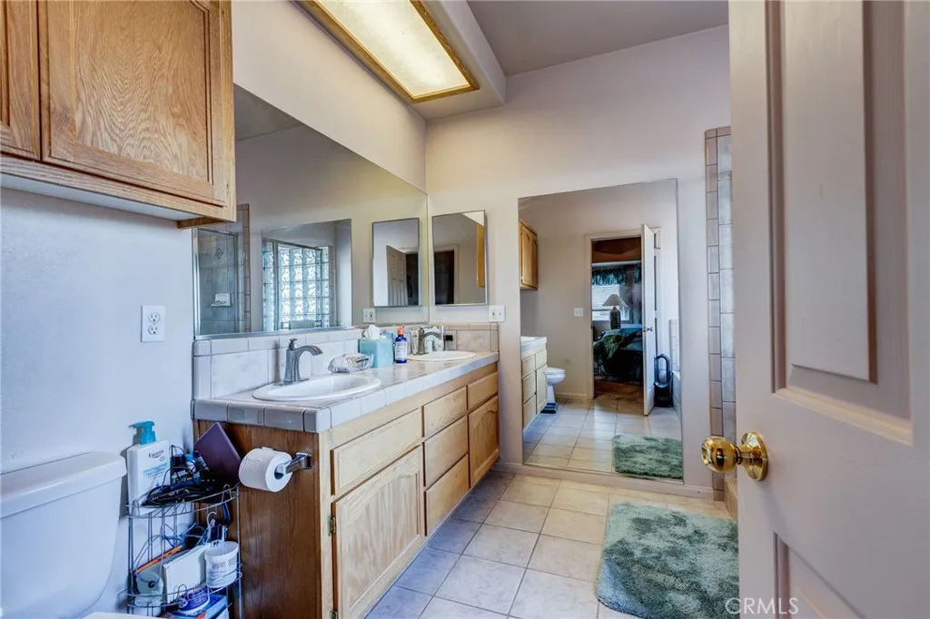 8605 Cantel Court, Oak Hills, California 92344 home-pic-29