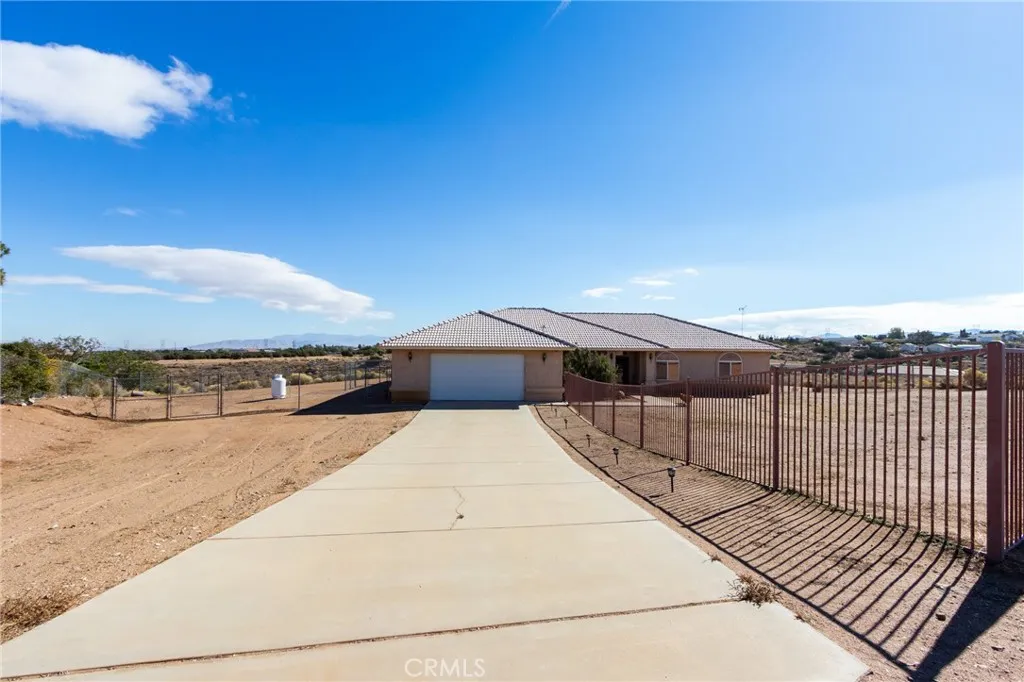 8605 Cantel Court, Oak Hills, California 92344 home-pic-4