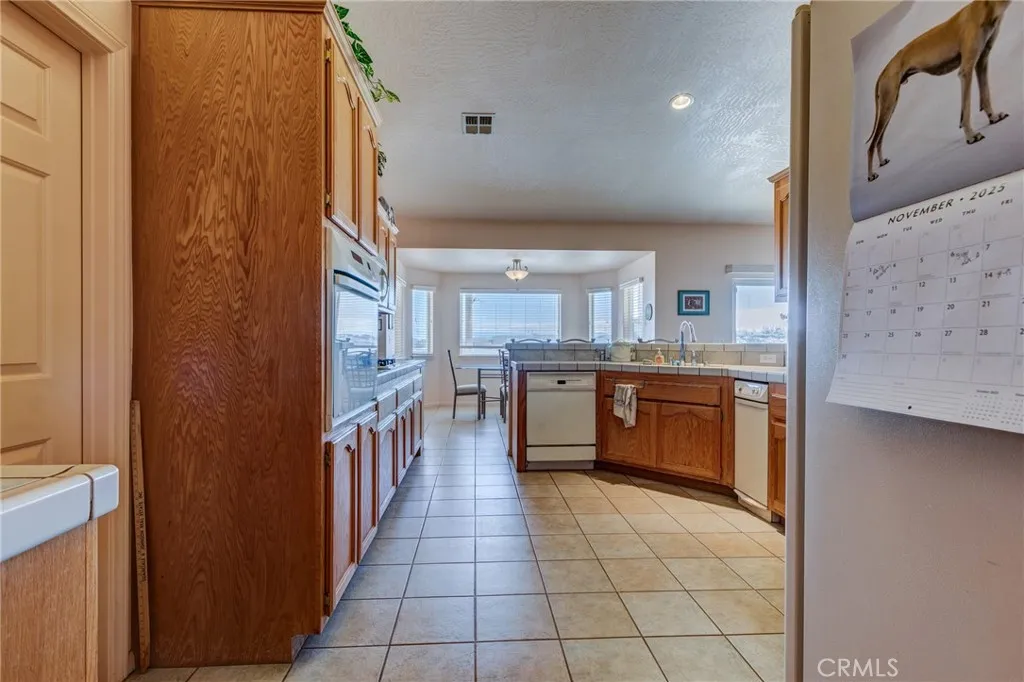 8605 Cantel Court, Oak Hills, California 92344 home-pic-22