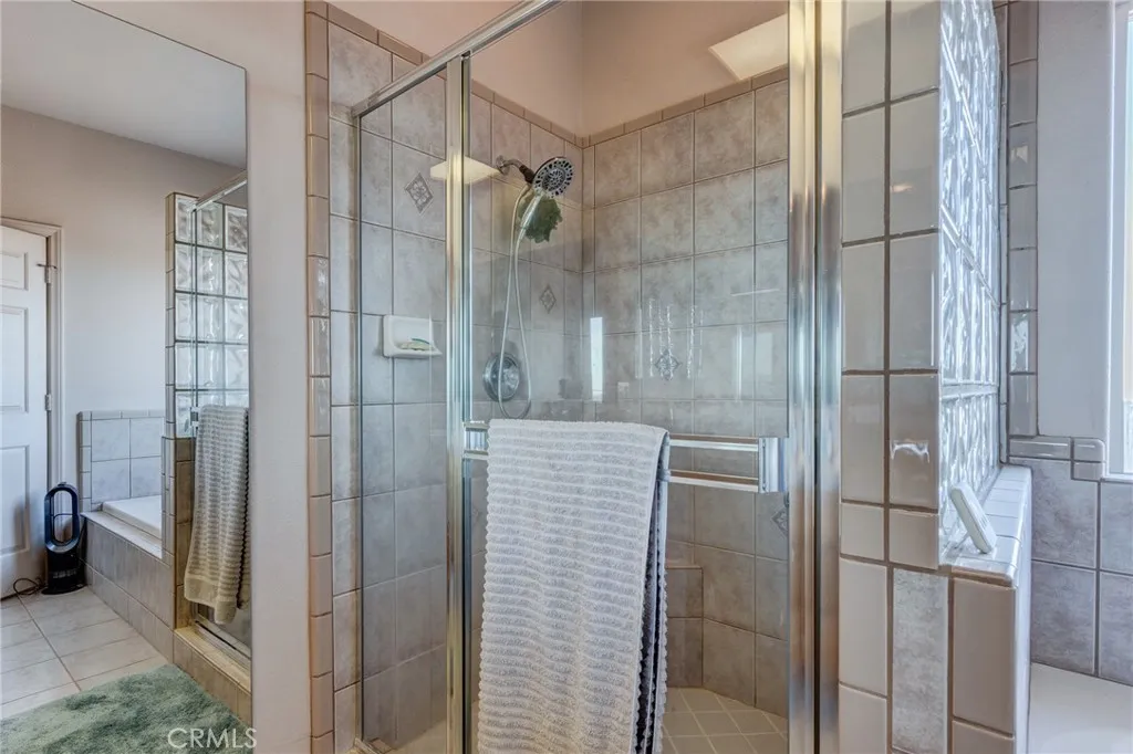 8605 Cantel Court, Oak Hills, California 92344 home-pic-33