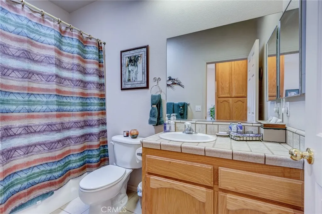 8605 Cantel Court, Oak Hills, California 92344 home-pic-39
