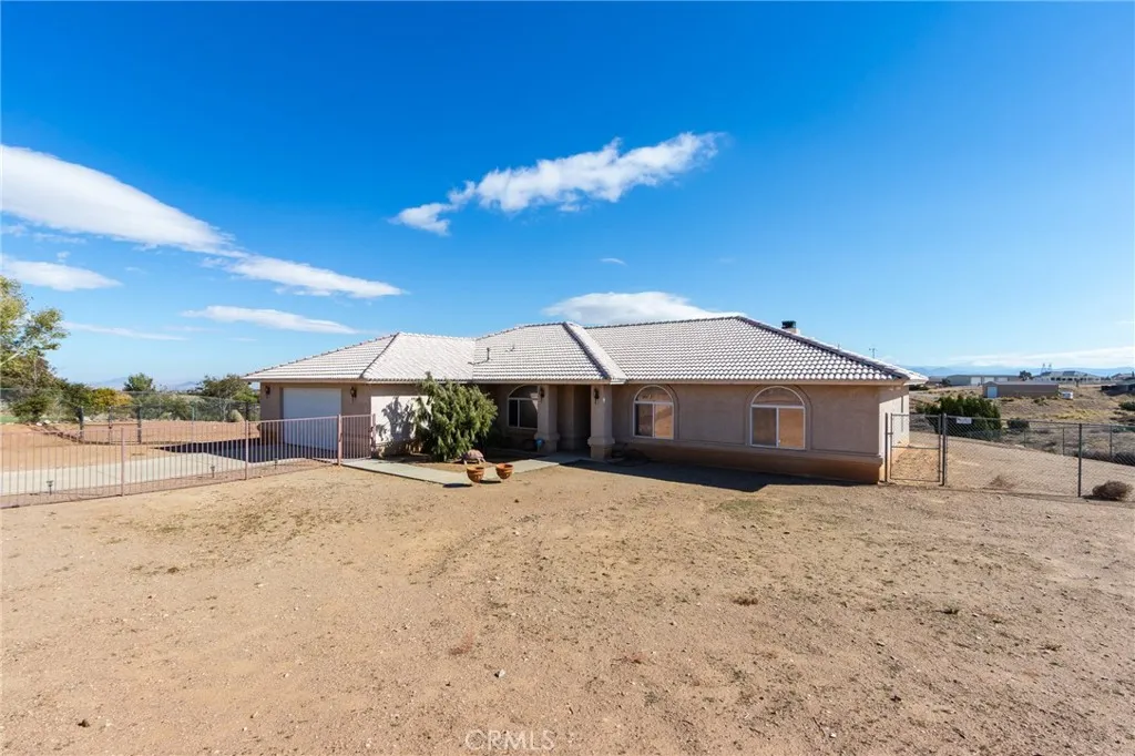8605 Cantel Court, Oak Hills, California 92344 home-pic-6
