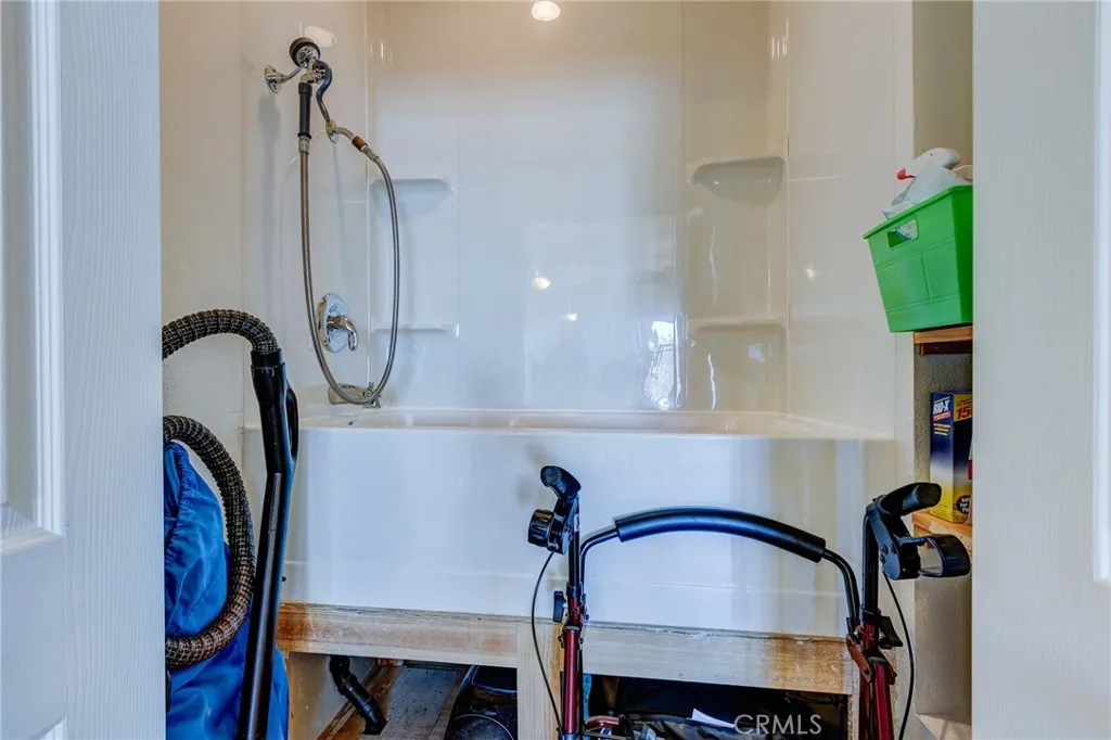 8605 Cantel Court, Oak Hills, California 92344 home-pic-42