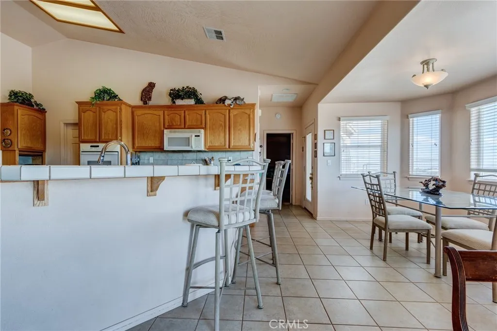 8605 Cantel Court, Oak Hills, California 92344 home-pic-18