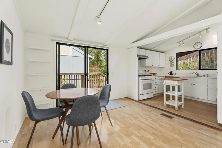 Dining to Kitchen