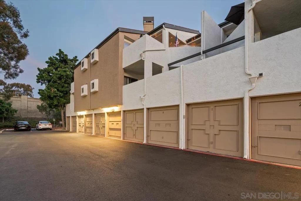 9745 Mesa Springs Way 142, San Diego, California 92126 home-pic-34