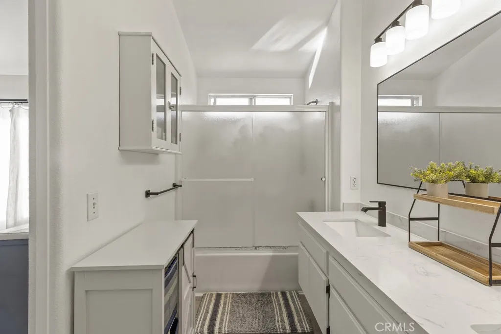 565 Rosalinda Drive, Oxnard, California 93030 home-pic-25