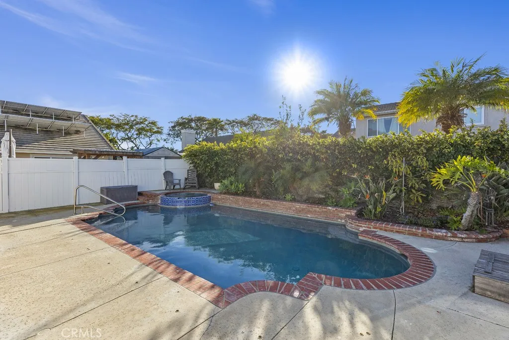 565 Rosalinda Drive, Oxnard, California 93030 home-pic-35