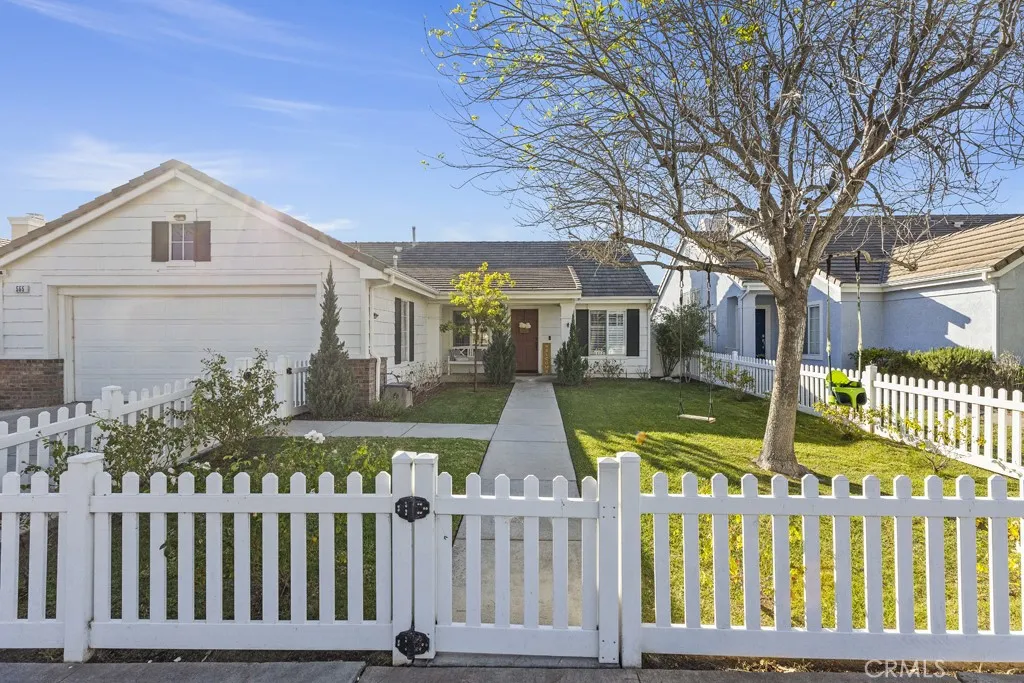 565 Rosalinda Drive, Oxnard, California 93030 home-pic-3