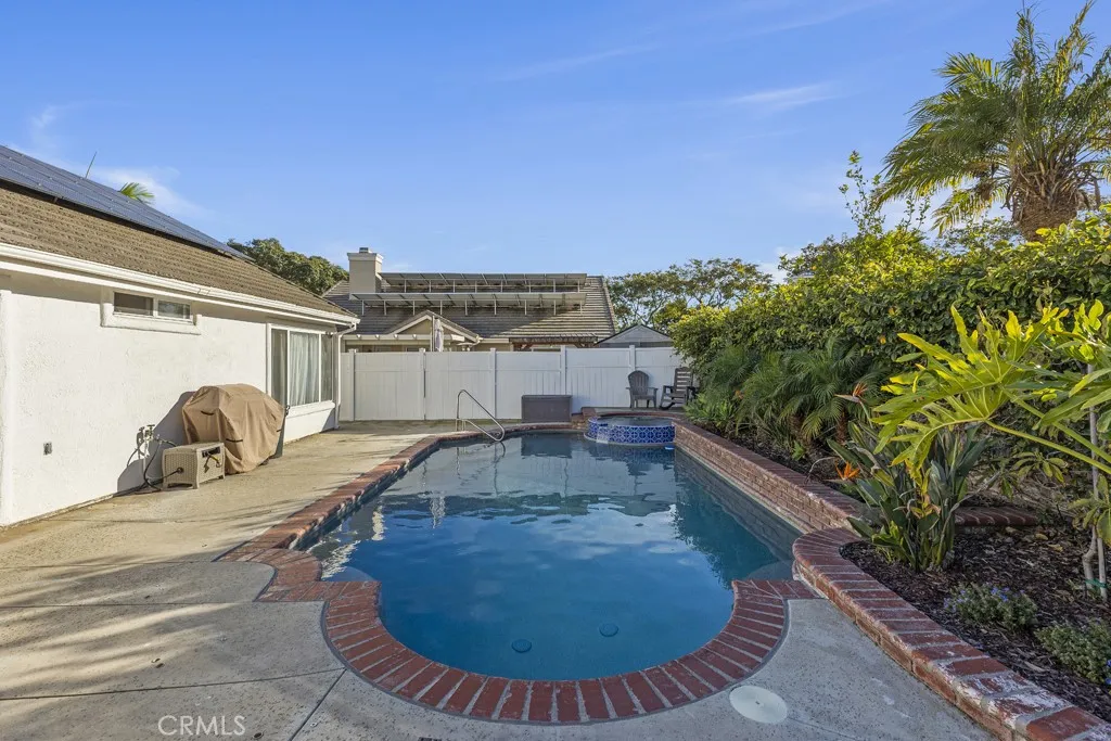 565 Rosalinda Drive, Oxnard, California 93030 home-pic-36
