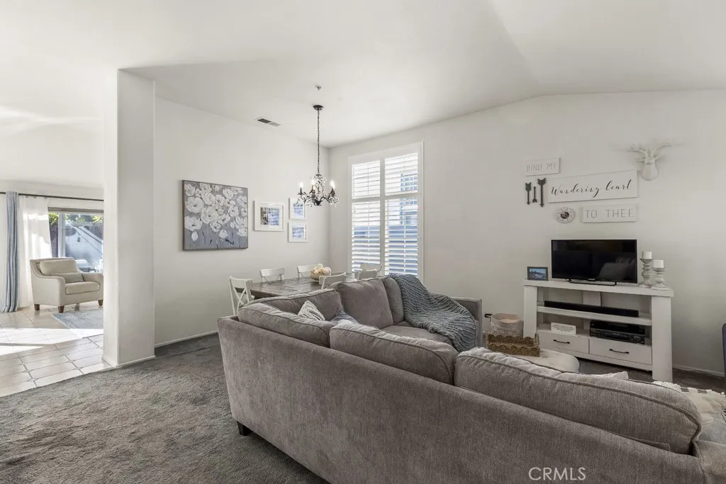 565 Rosalinda Drive, Oxnard, California 93030 home-pic-16