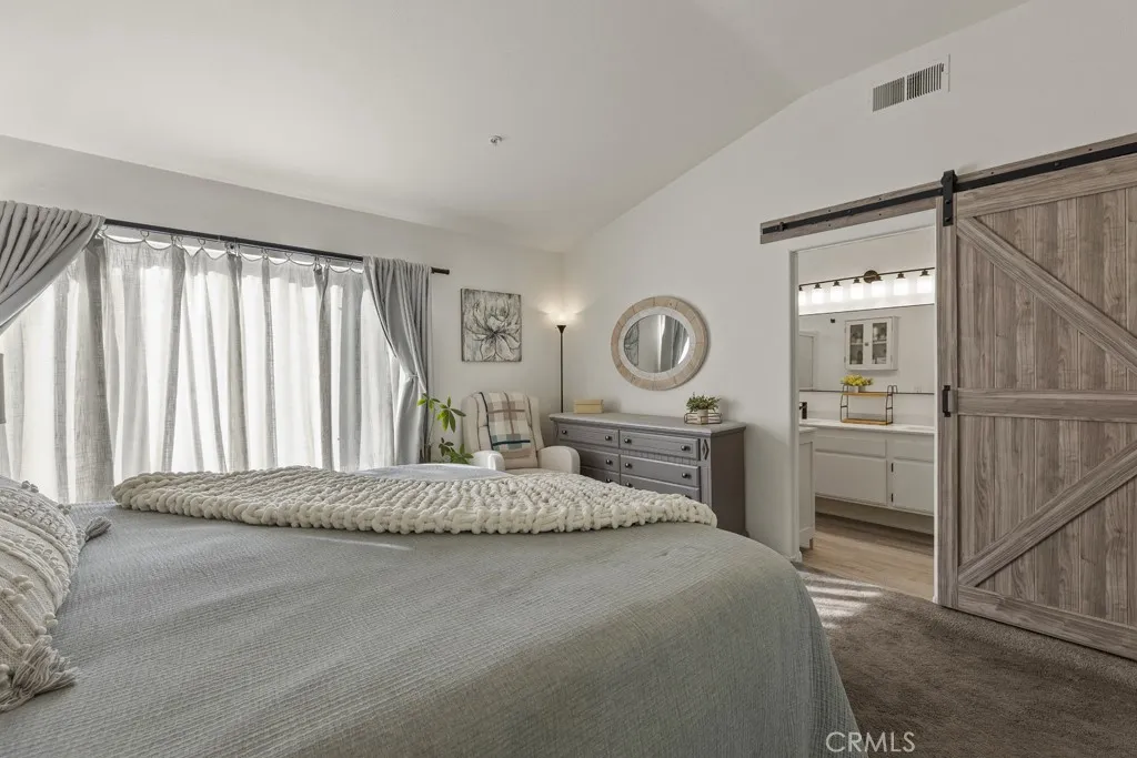 565 Rosalinda Drive, Oxnard, California 93030 home-pic-22