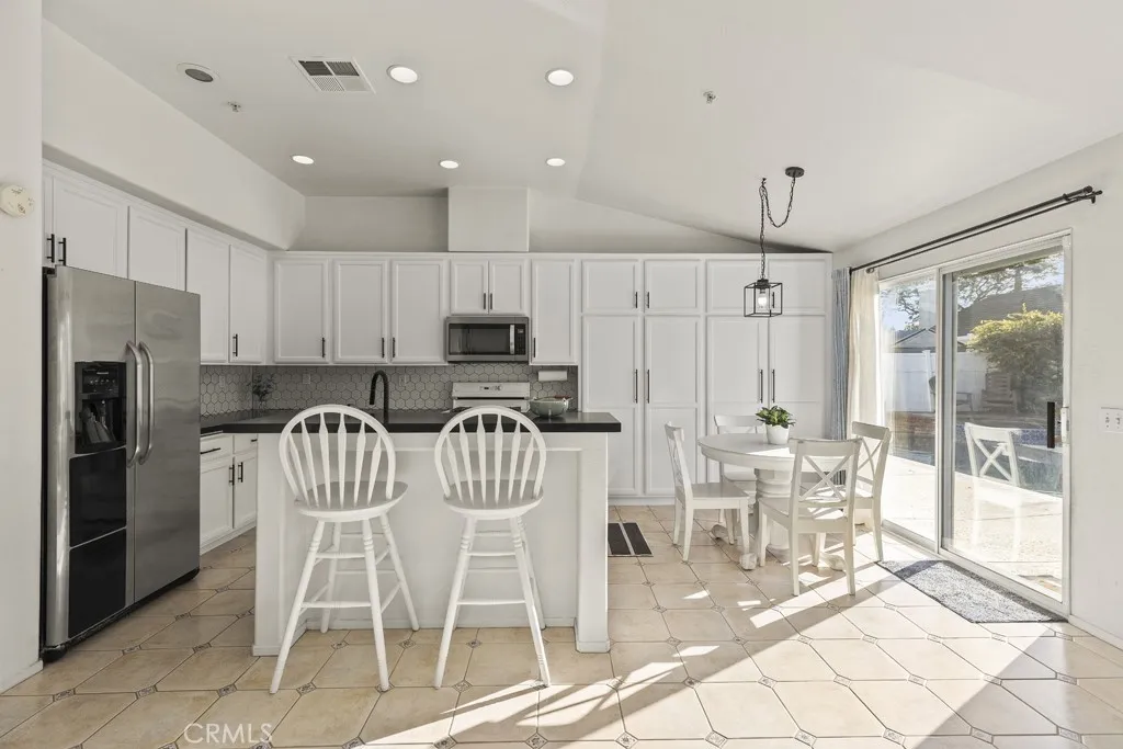 565 Rosalinda Drive, Oxnard, California 93030 home-pic-6