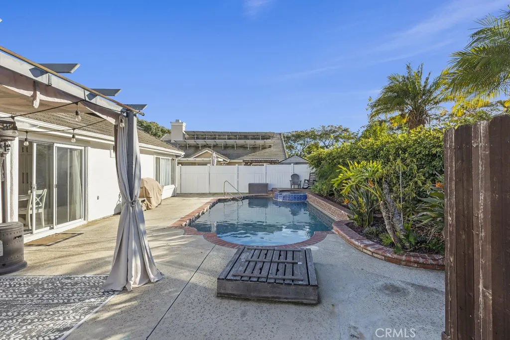 565 Rosalinda Drive, Oxnard, California 93030 home-pic-39