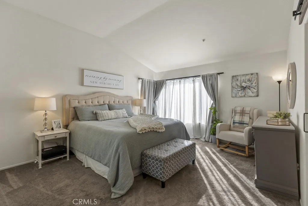 565 Rosalinda Drive, Oxnard, California 93030 home-pic-21