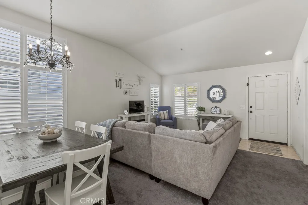 565 Rosalinda Drive, Oxnard, California 93030 home-pic-13